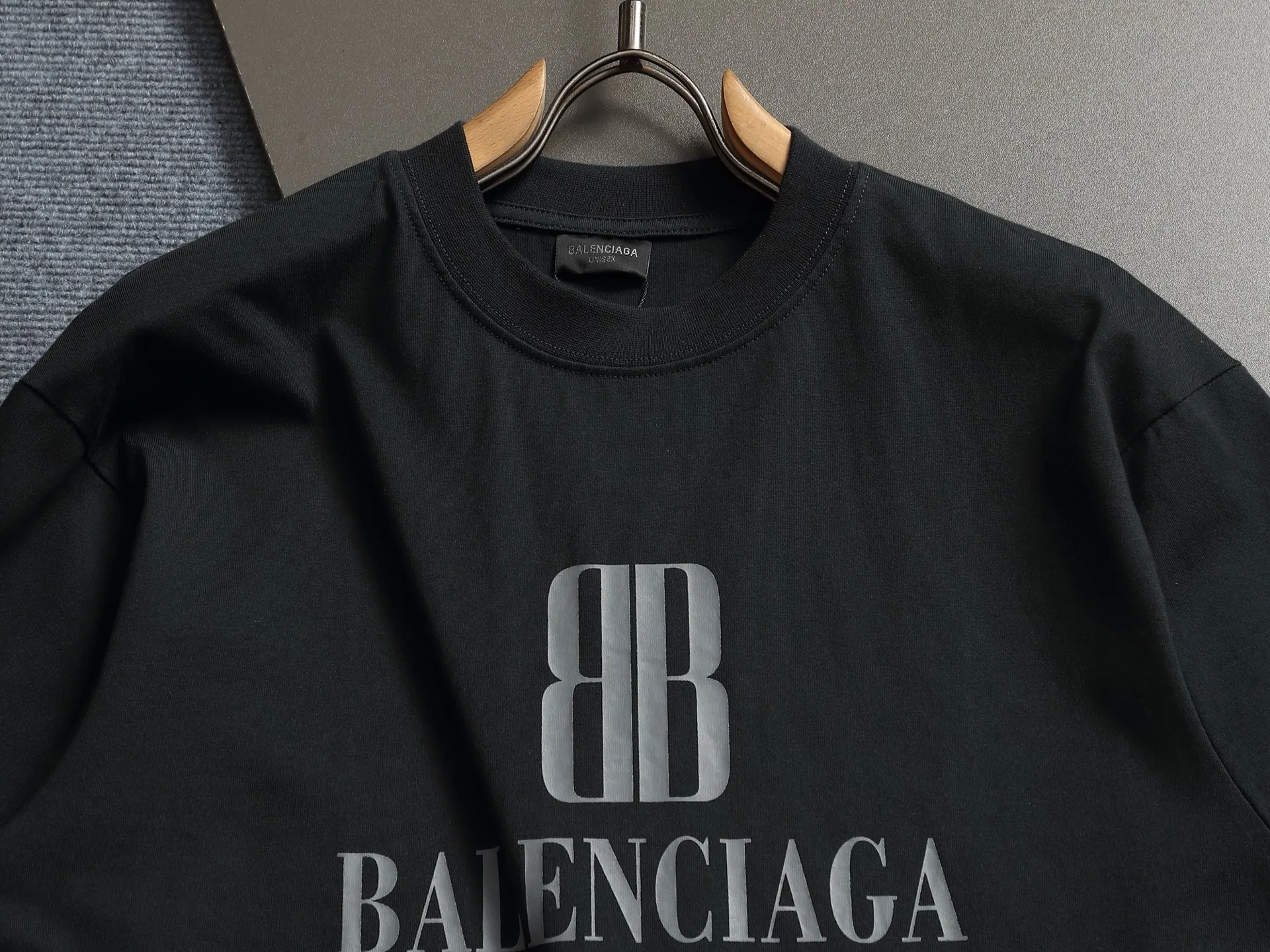 BALENCIAGA 2026 B Logo ， Retro Same Style T 320 Versatile : Black Green Size：XS S M L